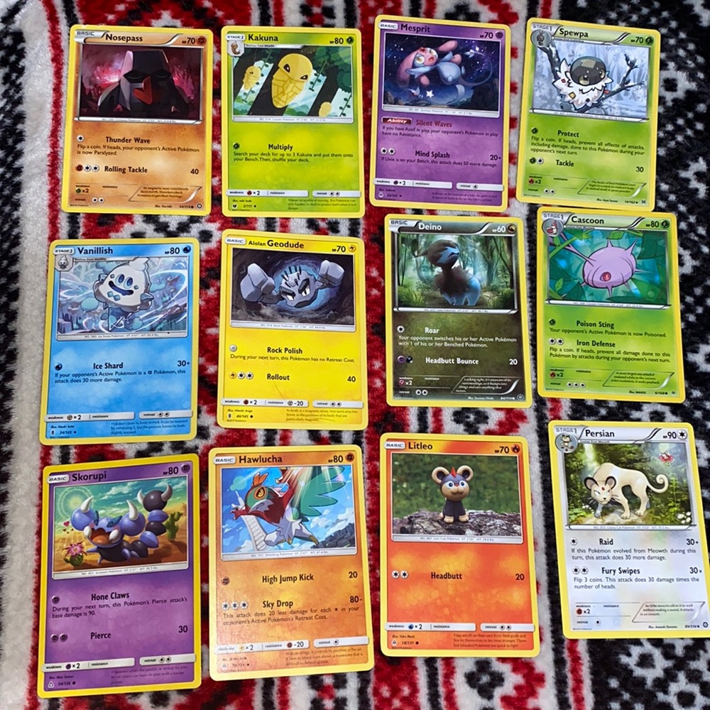 75 Pokémon trading cards